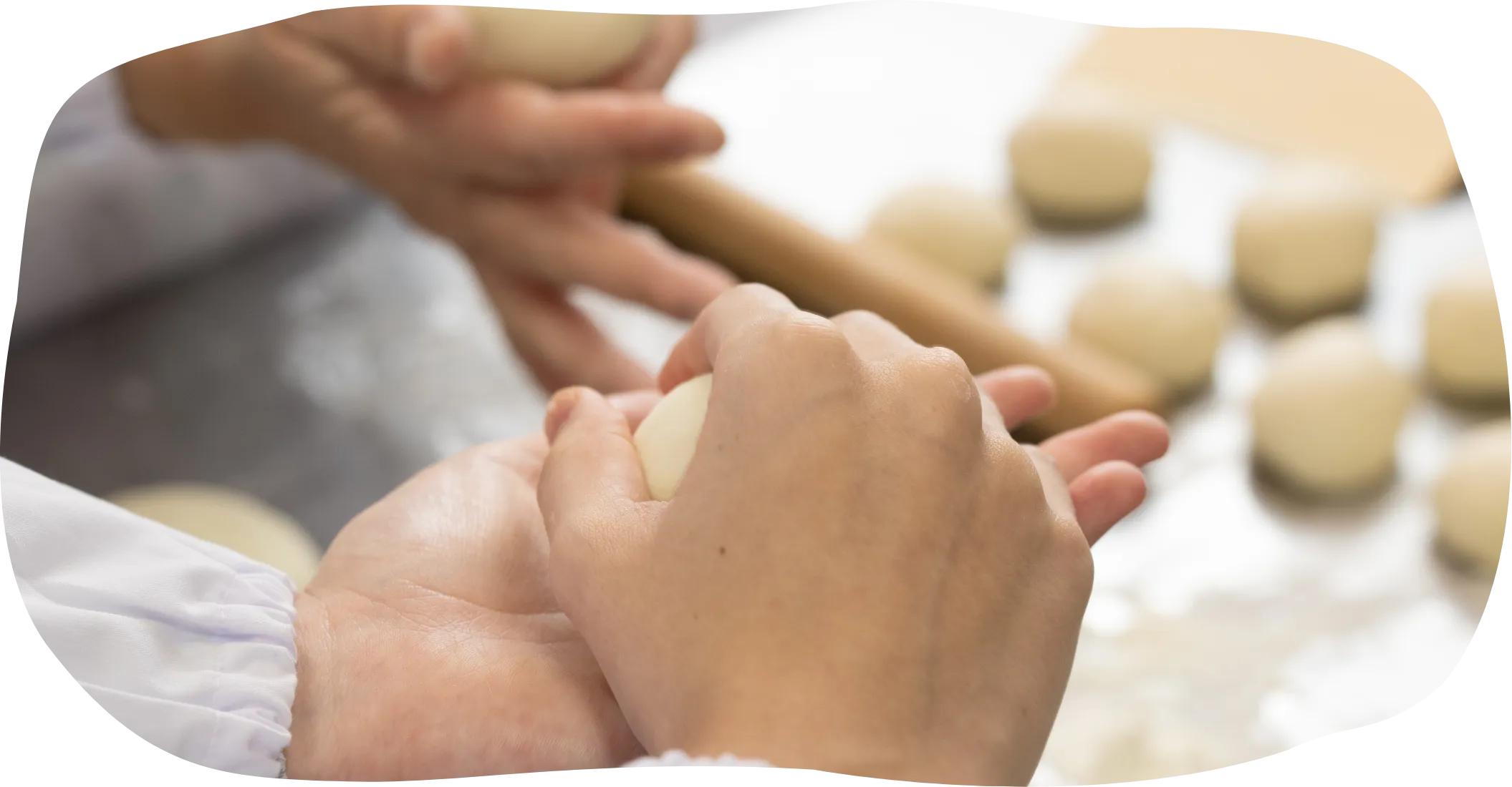 のんびりやの息子と家族が作る小さなパン工房 写真：パン作り